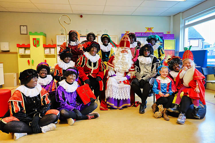 Aankomst van de Sint en zijn Zwarte Pieten in Waarder_107